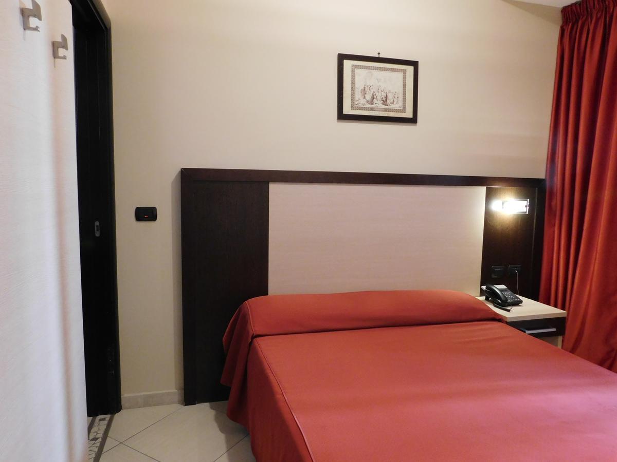 โฮเต็ล ริสเบิร์ก Hotel กัลลีโปลี ภายนอก รูปภาพ